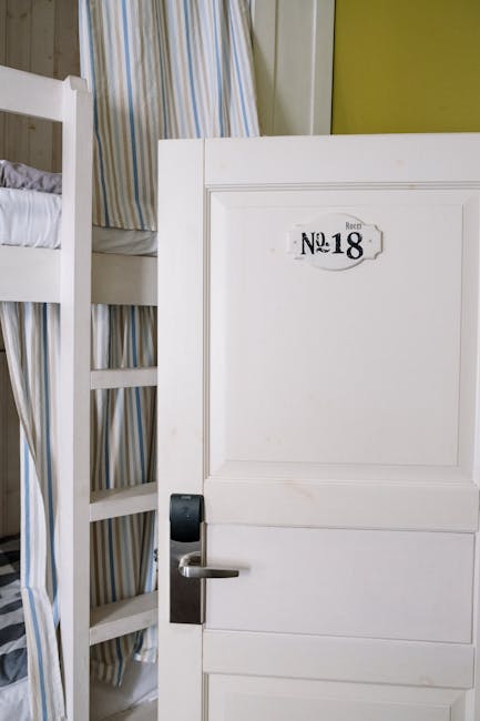 backpacker hostel dormitory room