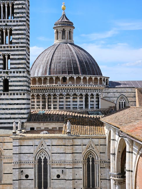 Duomo di Siena façade close-up morning