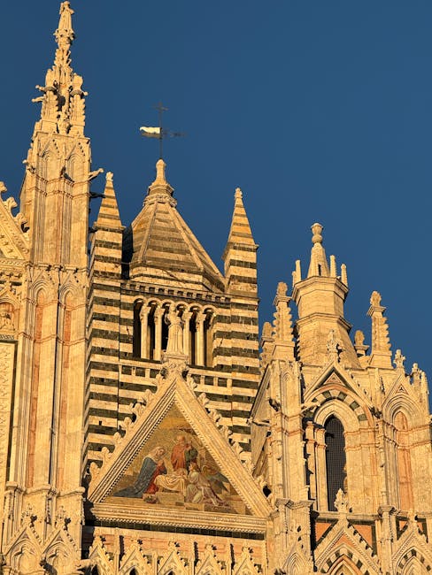 Duomo di Siena façade morning sunlight view