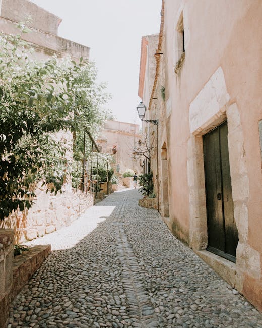 Narrow Siena alleyway afternoon light