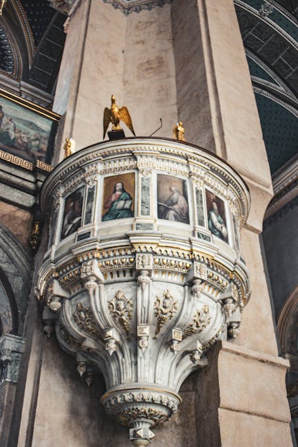Nicola Pisano pulpit detailed sculpture
