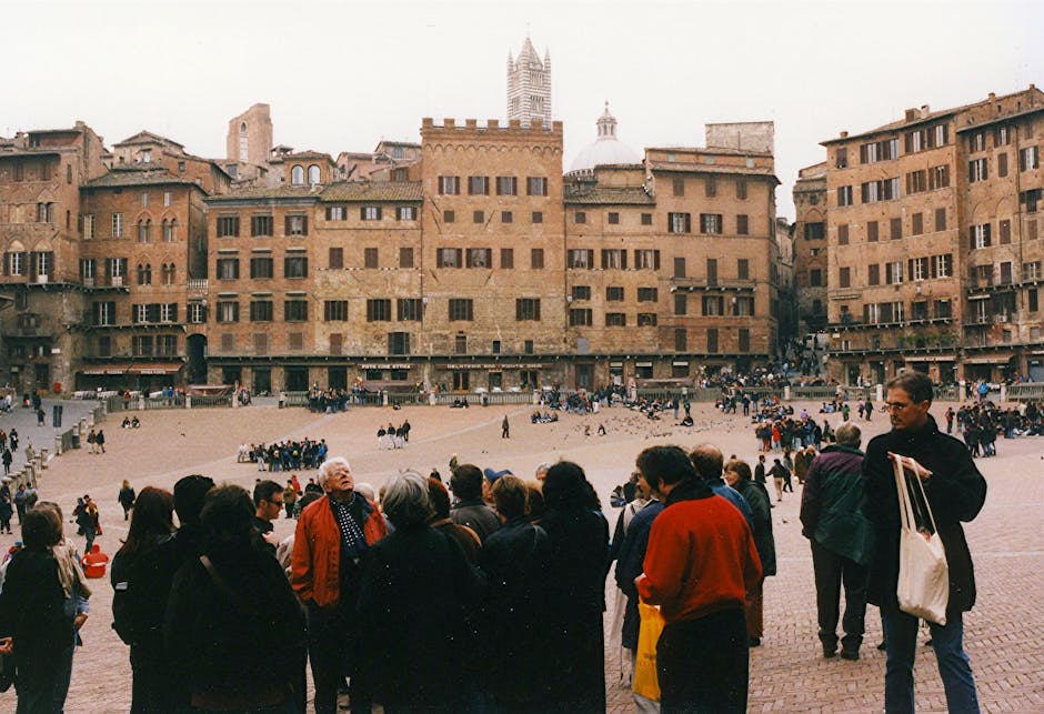 Siena Piazza del Campo daytime crowd