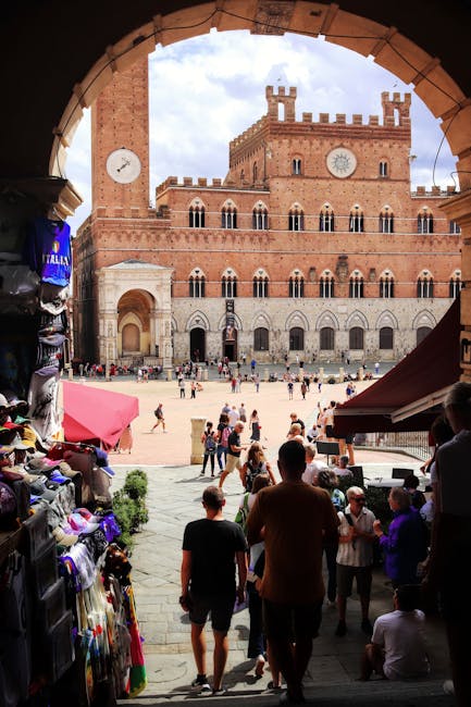 Siena Piazza del Campo midday square crowd