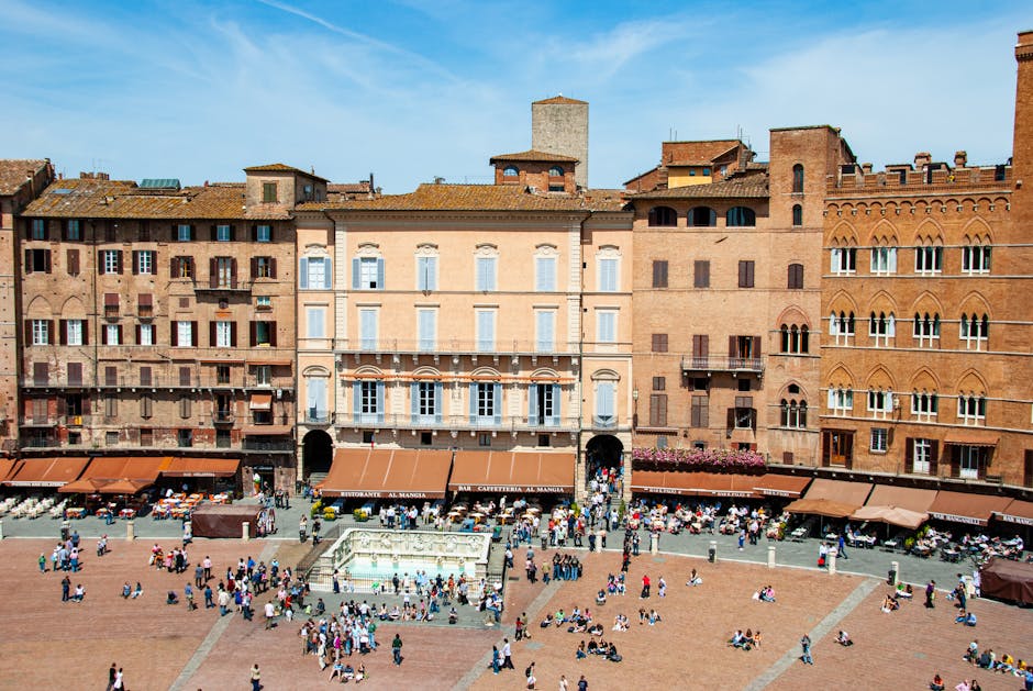 Siena Piazza del Campo morning coffee
