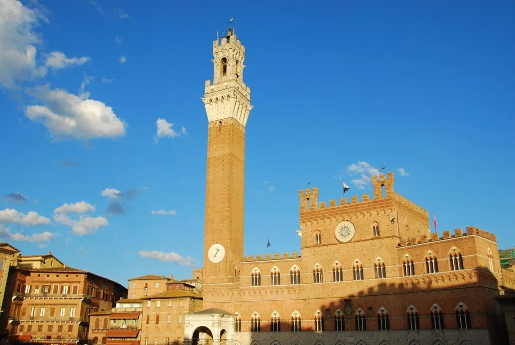 La Torre del Mangia et le Palazzo Pubblico à Sienne.